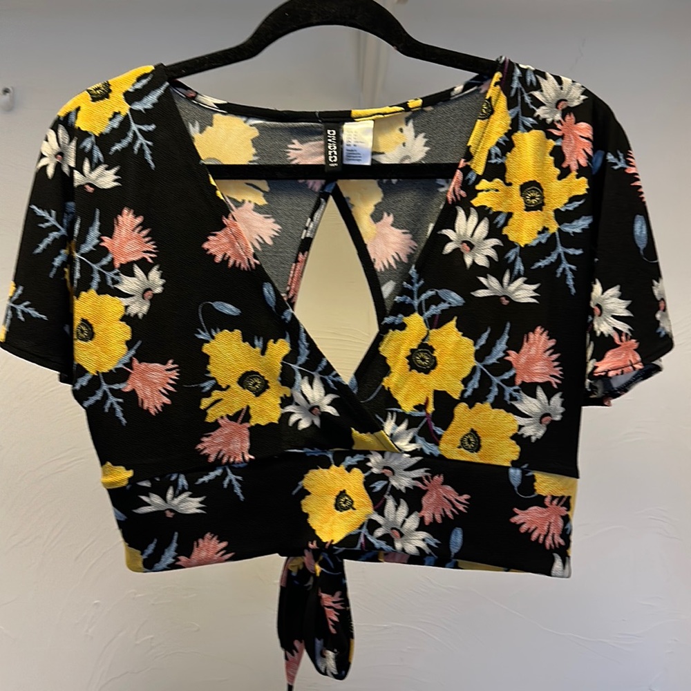 Divided black floral crop top sz M